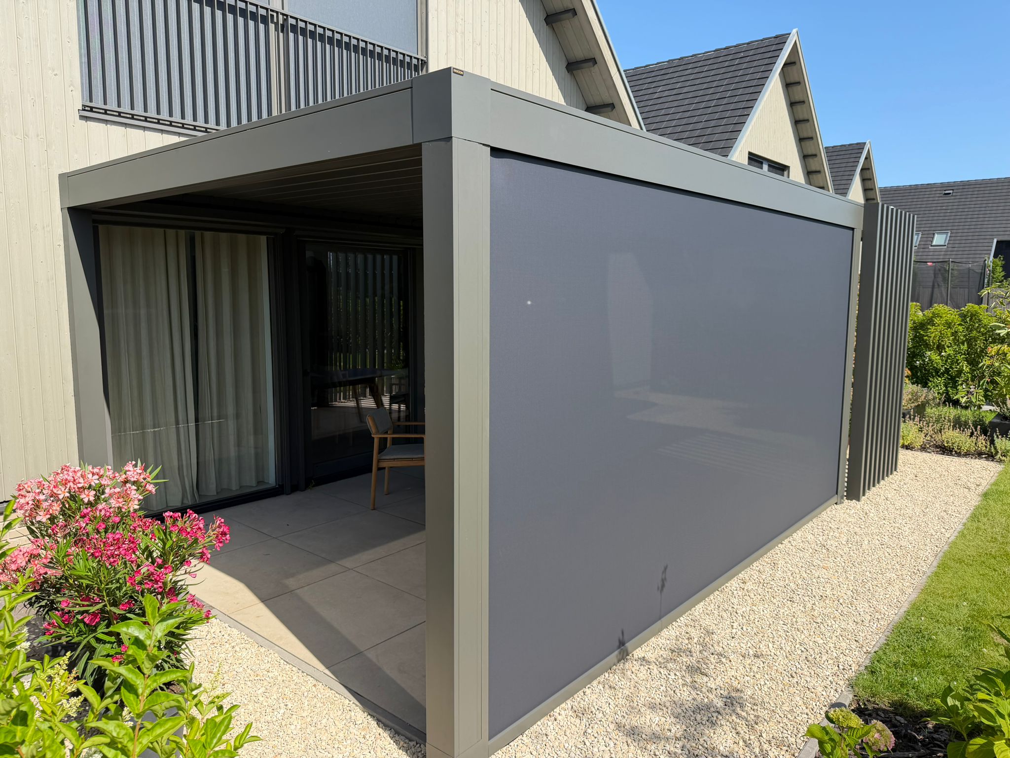 Pratic lamellendak : Ray : Zipscreen : Windbreker : Eelderwolde : Kroezon Zonwering & Terrasoverkappingen Eelderwolde